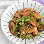 鶏皮となすの甘辛ねぎ炒め