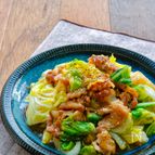 春キャベツと新玉ねぎと豚こまの旨味噌炒め【ご飯が進む♪】