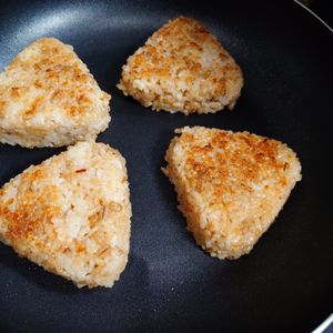 うたかた1299969の作ってみた!投稿(【絶品焼きおにぎり】かつお節が決めて！冷めても美味しい！)