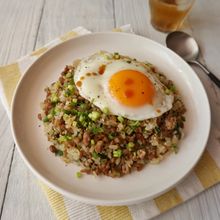 スタミナ納豆チャーハン目玉焼きのせ