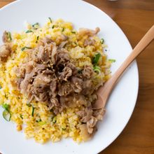 『甘辛肉のっけ！パラパラたまごチャーハン』＃簡単＃休日ランチ