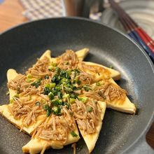 のせて焼くだけ！厚揚げのなめ茸チーズピザ