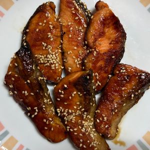 チョビの助の作ってみた!投稿(肉厚♡『鮭のごま甘酢照り焼き』男子も喜ぶお魚レシピ♩)