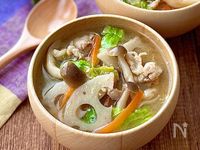 豚肉と白菜とれんこんのごま味噌スープ
