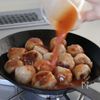 チリソースで絶品♡【ふわふわはんぺん肉団子】混ぜて焼くだけの工程5