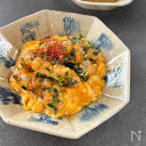 崩して食べる♪【ニラ鶏玉】
