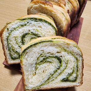 ナムディの作ってみた!投稿(春色可愛い♡ミルク香るふんわり美味しい抹茶シートの生食パン)