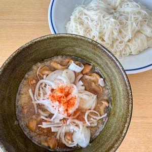 Tsuneaki Okadaの作ってみた!投稿(【たっぷりなめこおろし付け蕎麦】夏のご自愛ごはん♡)