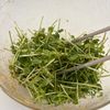 混ぜるだけ！『無限豆苗ナムル』の工程3