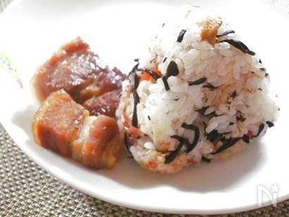 リメイク！かつおとひじきの角煮おむすび