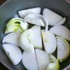 甘とろ新玉ねぎと鶏肉の蒸し煮の工程1
