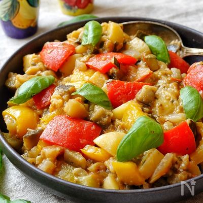 ナポリ料理【チャンボッタ】夏野菜の旨味を無水で凝縮！