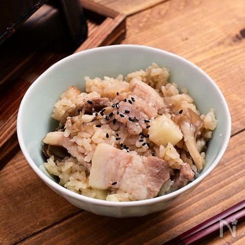 ほうじ茶で漬け込む!「豚バラのほうじ茶漬け釜飯」