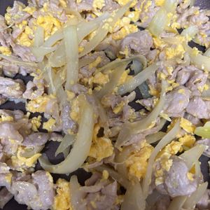 トミーの作ってみた!投稿(【豚たま塩にんにく炒め】ご飯が進むかさまし節約おかず！)
