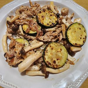 ナムディの作ってみた!投稿(こってり美味しい！豚こまズッキーニのオイスター炒め)