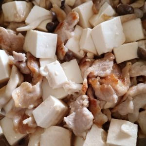 ゴマプーの作ってみた!投稿(ワンパン10分！【豚こま肉と豆腐のすき煮】ご飯すすむ甘辛味♩)