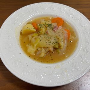 こむぎの作ってみた!投稿(厚切りベーコンとたっぷり野菜のポトフ)