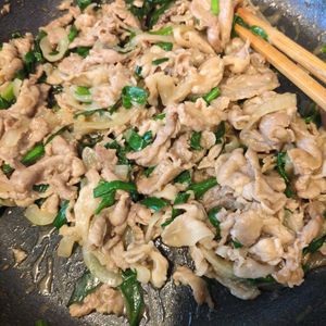 はちわれの作ってみた!投稿(ワンパン10分！【豚こま肉とにらの旨ダレ炒め】ご飯すすむ♩)