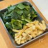 【カレー風味が食欲促進】小松菜のだしカレーバターソテーの工程1