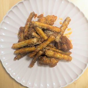 ゆいの作ってみた!投稿(【ヤンニョムごぼうチキン】やみつき♡ご飯にもお酒にも合う！)