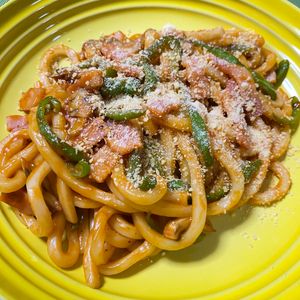 ぐららの作ってみた!投稿(どこか懐かしい味♡お肉と野菜の旨味たっぷりうどんナポリタン)