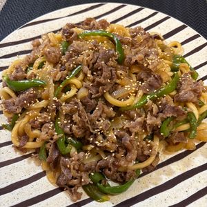 楽ラク手抜キッチン🐶🐾の作ってみた!投稿(がっつり満足♪ご飯もすすむ【甘辛焼きうどん】)