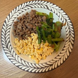 えりの作ってみた!投稿(【甘辛そぼろの三色丼】10分で即完成♡ごはんとの相性抜群!)