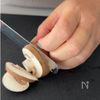〖 クシュっと握って 〗きのこの春巻きチーズパイの工程1