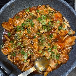 969504の作ってみた!投稿(ワンパン10分【鶏胸肉×きのこヤンニョム炒め】旨辛やみつき♩)