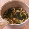 【きのこのわかめスープ】パパッと簡単に作りたいスープに♡の工程2