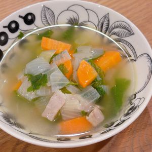 ミルクの作ってみた!投稿(具沢山のコンソメスープ。余ったセロリの葉を消費！簡単♪)
