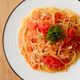【簡単♪フレッシュトマトとツナのパスタ】大葉をのせて爽やかに