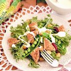 やみつき♪クリーム味噌ドレッシングとお豆のグラノラサラダ