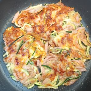 milkの作ってみた!投稿(外カリ中モチ【ズッキーニとウインナーのチーズチヂミ】)