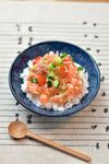 玉ねぎ麹でおいしい！ロミロミサーモン丼