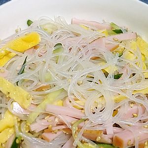 猫の作ってみた!投稿(めんつゆで作る春雨サラダ)