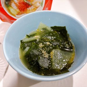 ねこまりも🐈‍⬛の作ってみた!投稿(【大根とわかめのごま中華スープ】5分煮るだけ♪)