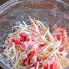 もやしと豚こまの絶品お好み焼き風 小麦粉不要・包丁不要・節約の工程1
