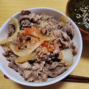 ナムディの作ってみた!投稿(簡単牛丼！一気にかきこみたくなる丼ぶり♪)