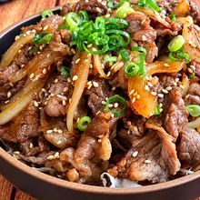【牛肉と玉ねぎの甘辛炒め】間違いない旨さ◎