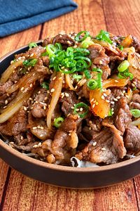【牛肉と玉ねぎの甘辛炒め】間違いない旨さ◎