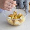 レモンバターが爽やか♩新じゃがと新玉ねぎのジャーマンポテトの工程1