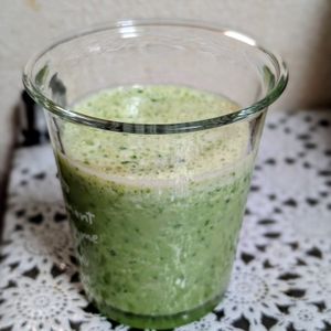 まゆのの作ってみた!投稿(野菜嫌いっ子に。小松菜とバナナのスムージー)