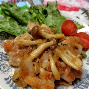 コスモスの作ってみた!投稿(ご飯がすすむ!きのこと玉ねぎの和風ソースチキン)