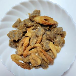 ふうかの作ってみた!投稿(地味にうまい!\こんにゃくとちくわのごま味噌煮/)