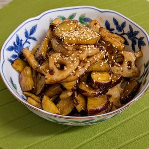 makiの作ってみた!投稿(【さつまいもと蓮根の甘酢炒め】やみつきの食感と味♡)