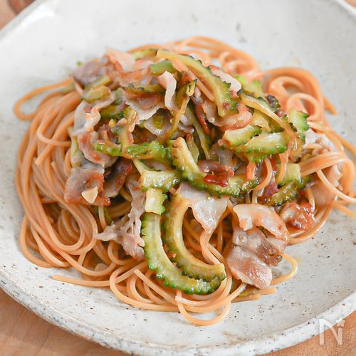 ガッツリ食べたいときに!豚肉とゴーヤのスタミナパスタ