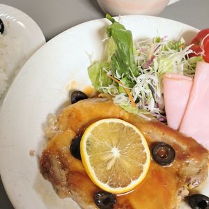 ゆみの作ってみた!投稿(お店の味みたいと褒められる♪ガリバタレモンチキンステーキ)
