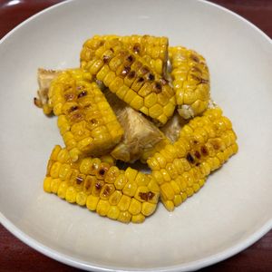 りんごの作ってみた!投稿(＼ペロッと完食♪／やみつきの焼きとうもろこし(屋台の味))
