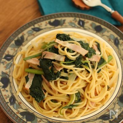 【ワンパンで完結!】ベーコンとほうれん草の和風パスタ